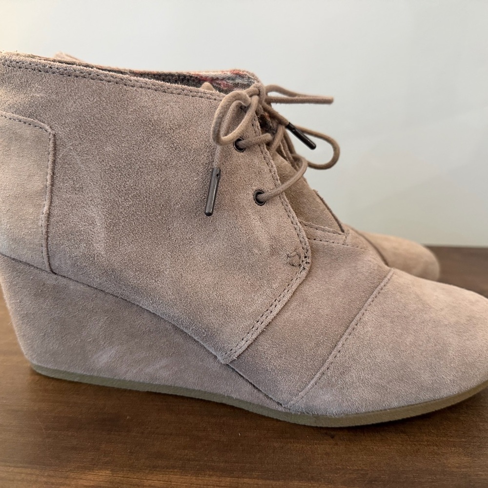 Toms Taupe Tan Suede Wedge Boots sz 12